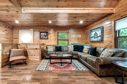 Extraordinary Retreat with Hot-Tub and Indoor Pool in Tennessee - Photo 2