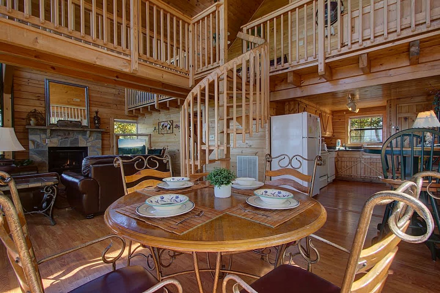 Extraordinary Smoky Mountain Cabin with Panoramic Views, Hot Tub & Arcade near Pigeon Forge and Gatlinburg, TN