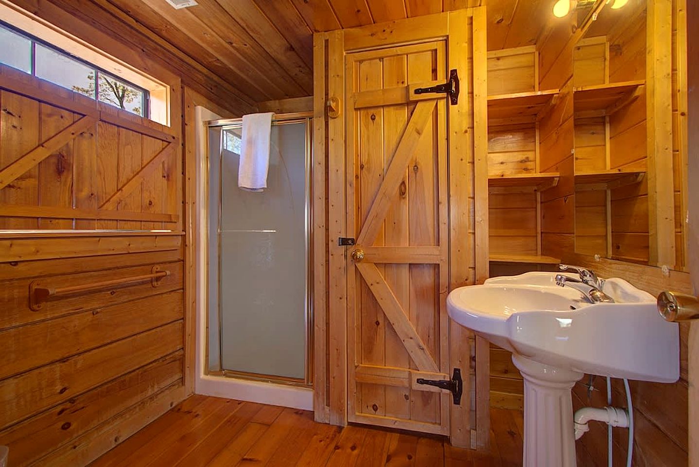 Extraordinary Smoky Mountain Cabin with Panoramic Views, Hot Tub & Arcade near Pigeon Forge and Gatlinburg, TN
