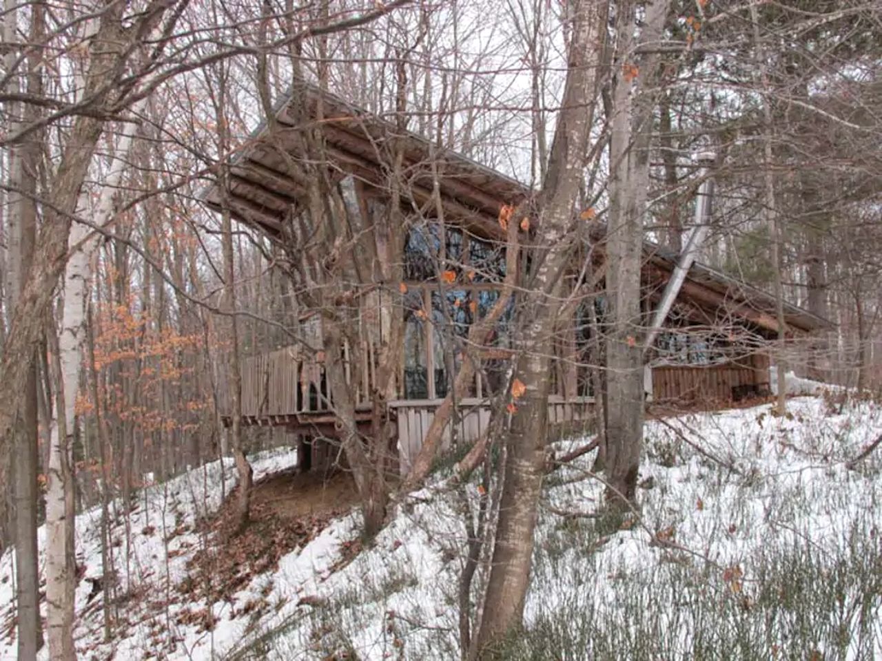 Extraordinary Tree House-Style Glamping Cabin on Farm near Ottawa