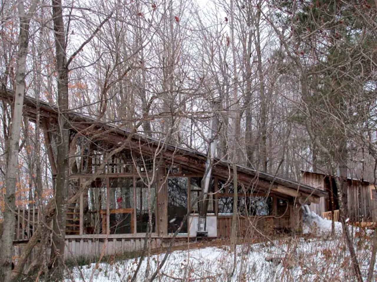 Extraordinary Tree House-Style Glamping Cabin on Farm near Ottawa