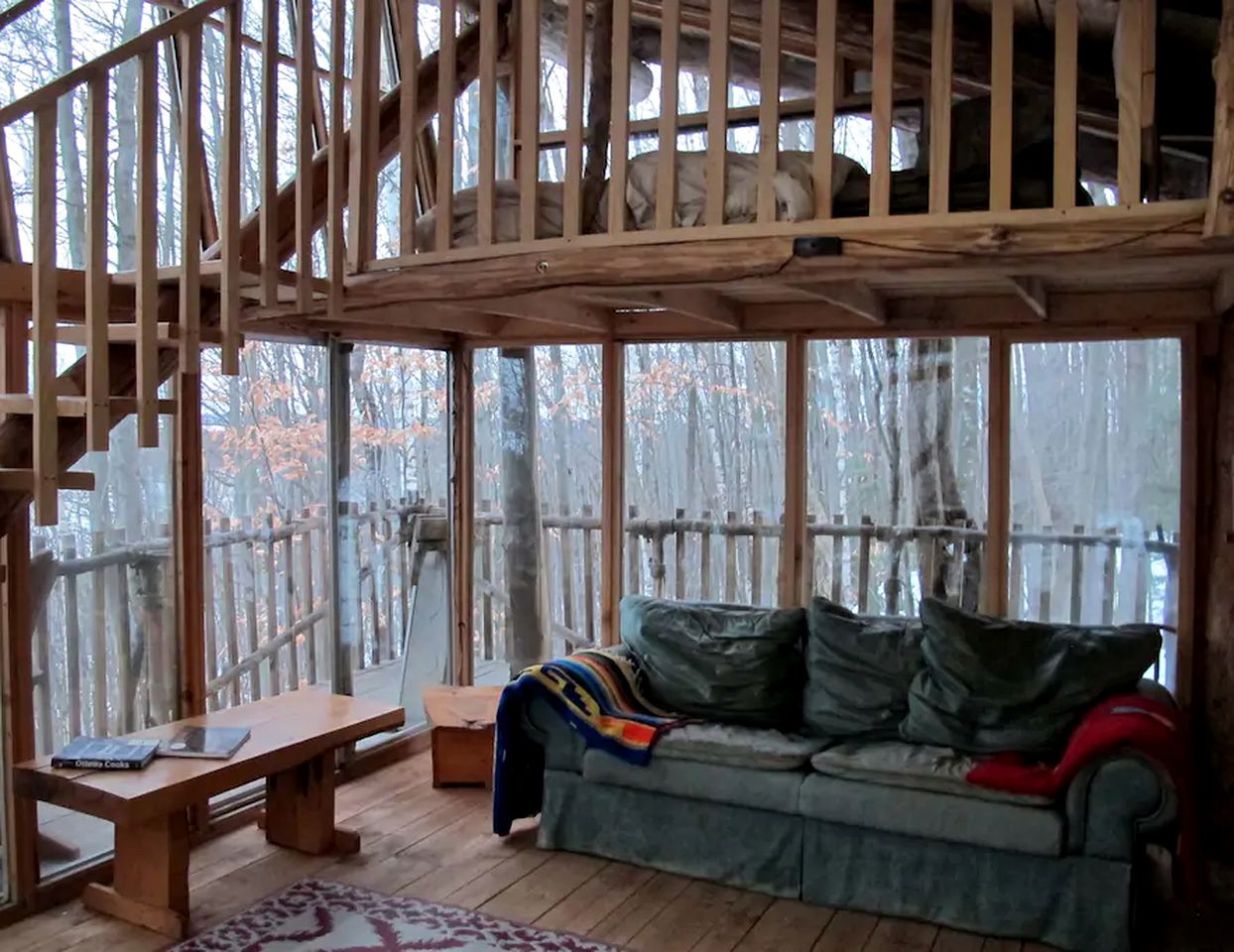 Extraordinary Tree House-Style Glamping Cabin on Farm near Ottawa