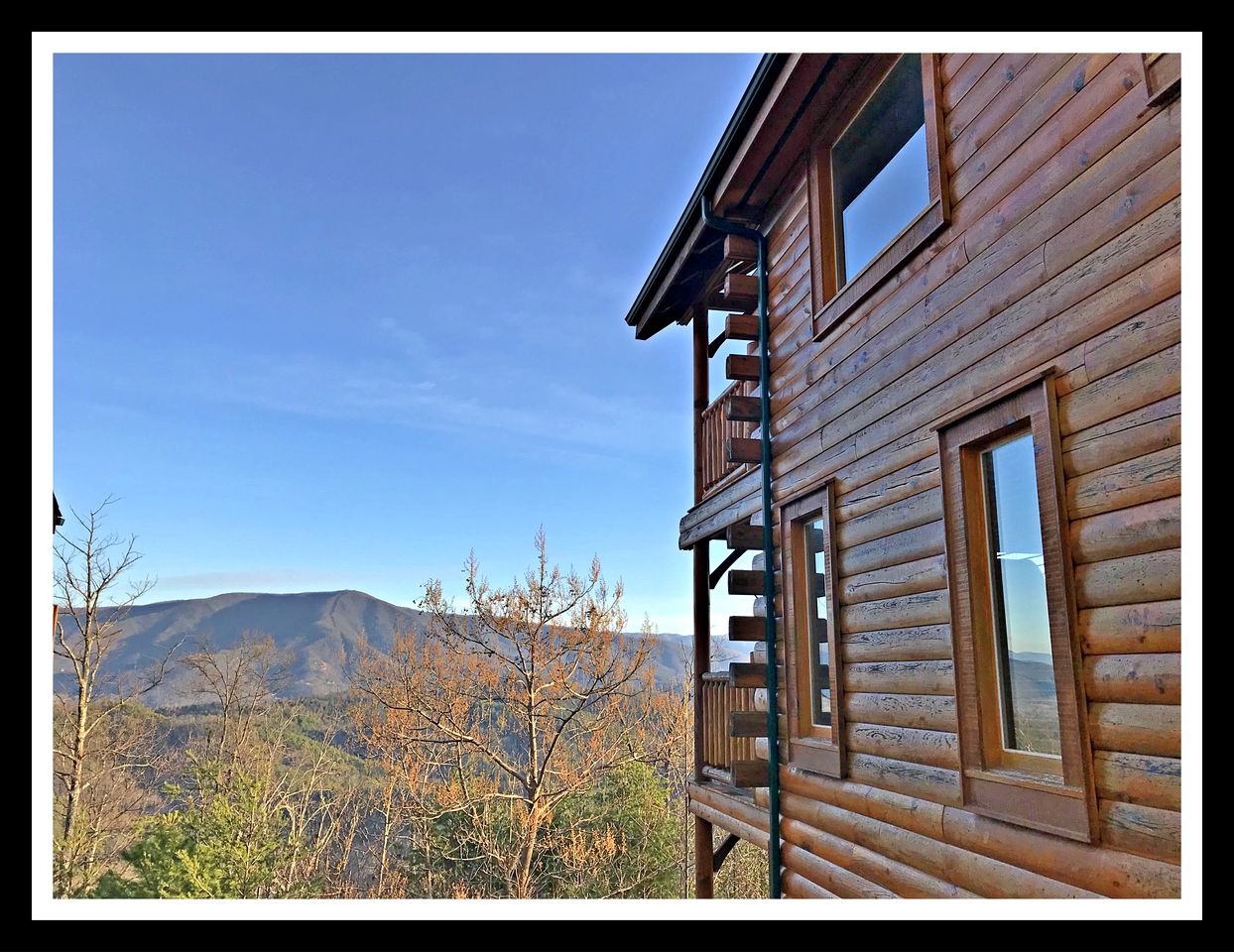 Amazing Luxury Log Cabin Rental with a Hot Tub in Smoky Mountains of Tennessee