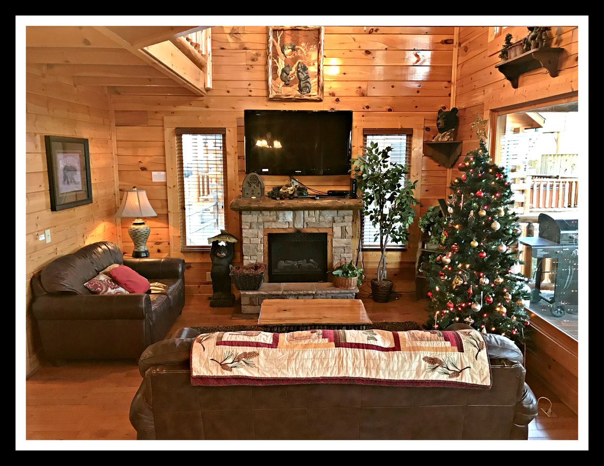 Amazing Luxury Log Cabin Rental with a Hot Tub in Smoky Mountains of Tennessee