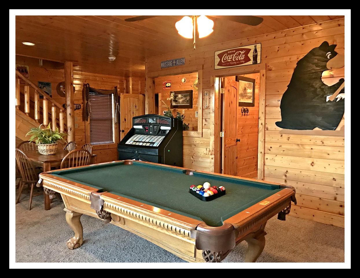 Amazing Luxury Log Cabin Rental with a Hot Tub in Smoky Mountains of Tennessee