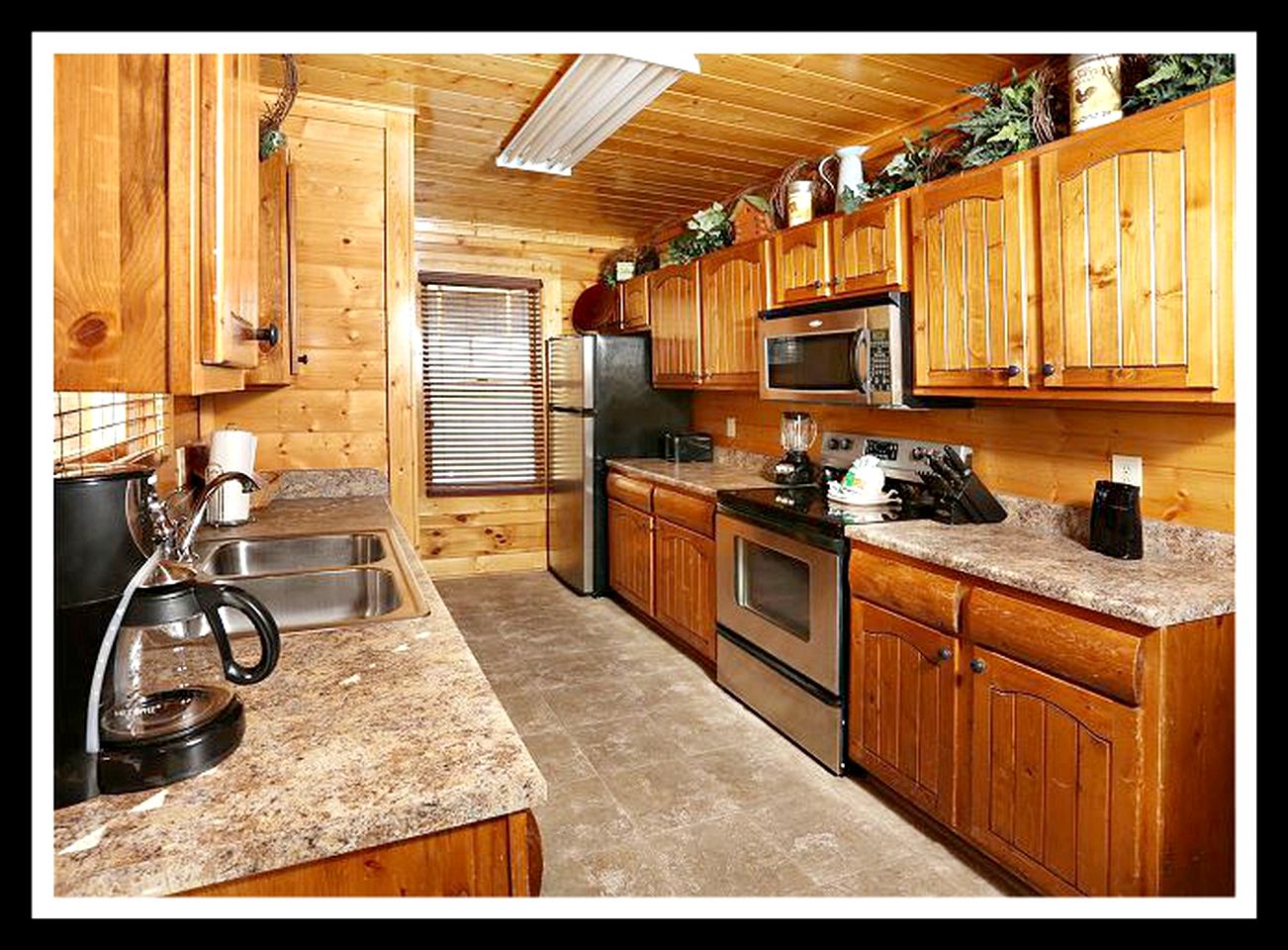 Amazing Luxury Log Cabin Rental with a Hot Tub in Smoky Mountains of Tennessee