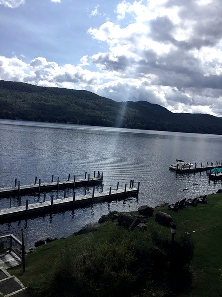 Wonderful Rental with Direct Lake Views and Two Decks in New York