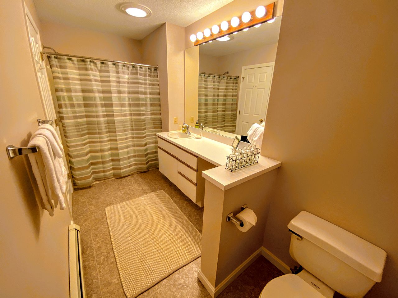 Gorgeous Cabin Rental with Mountain Views Perfect for New Hampshire Glamping
