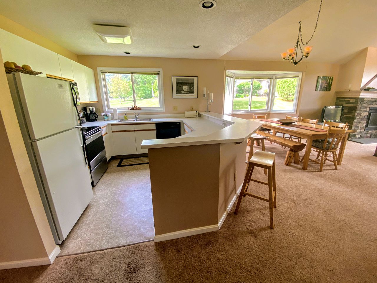 Gorgeous Cabin Rental with Mountain Views Perfect for New Hampshire Glamping