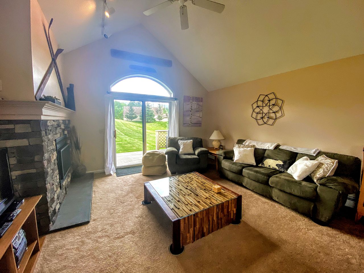Gorgeous Cabin Rental with Mountain Views Perfect for New Hampshire Glamping