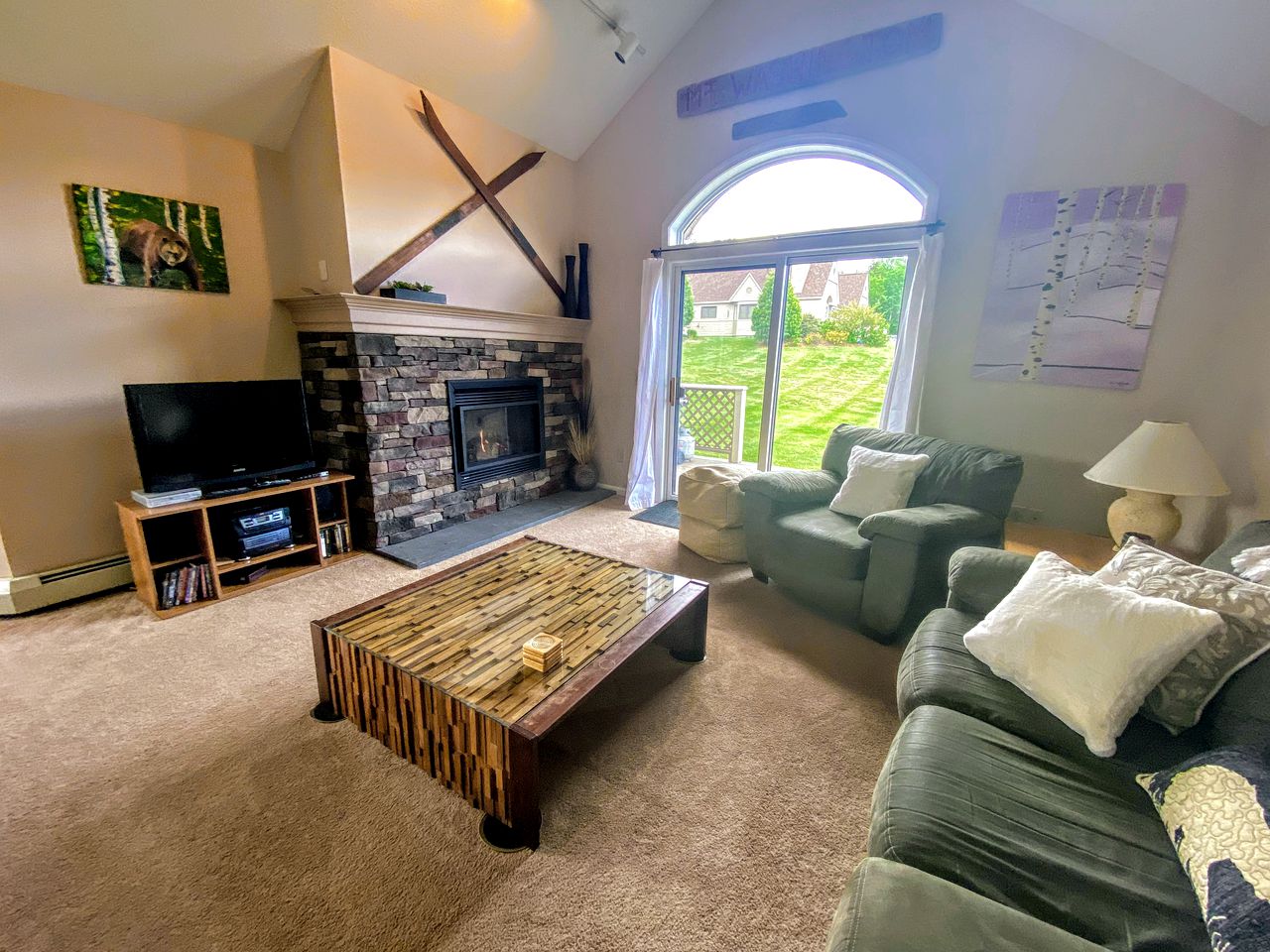 Gorgeous Cabin Rental with Mountain Views Perfect for New Hampshire Glamping
