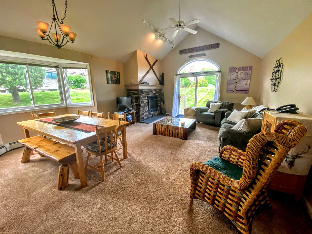 Gorgeous Cabin Rental with Mountain Views Perfect for New Hampshire Glamping
