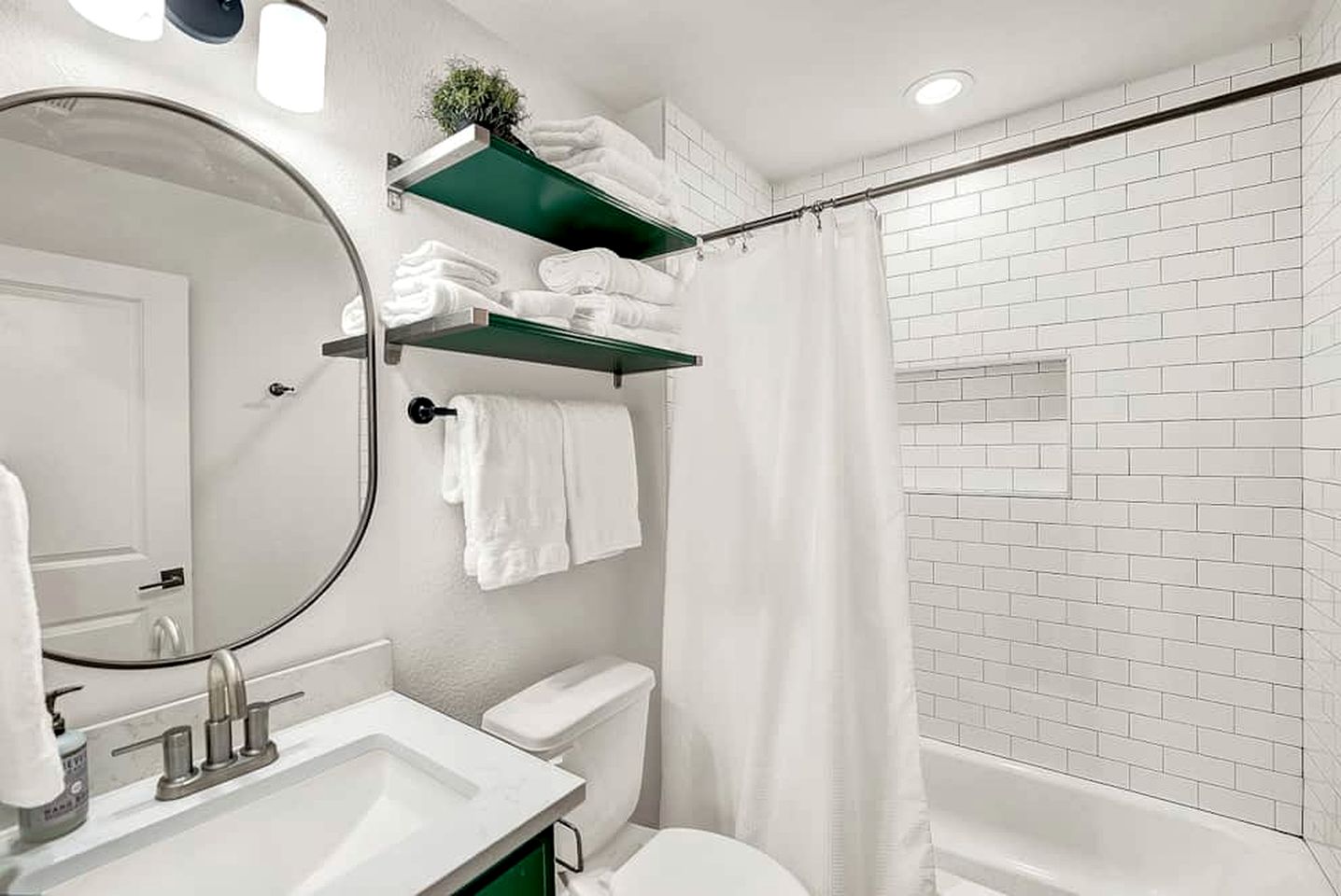 Luxury Cabin for Four for Texas Glamping Retreat