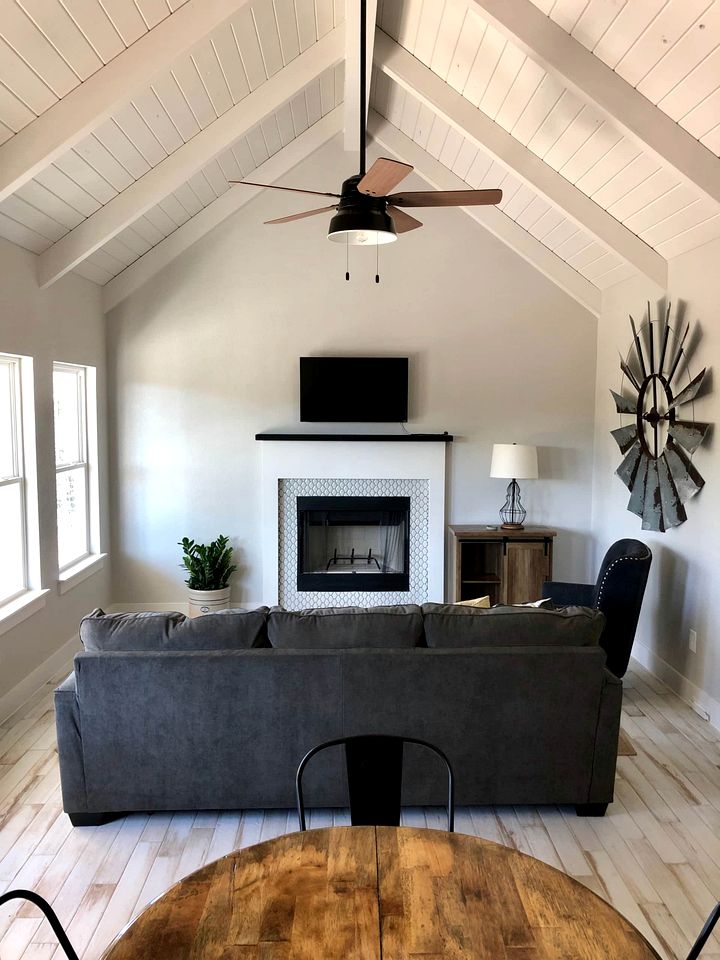 Charming Cabin for Glamping Vacations in Wimberley, Texas