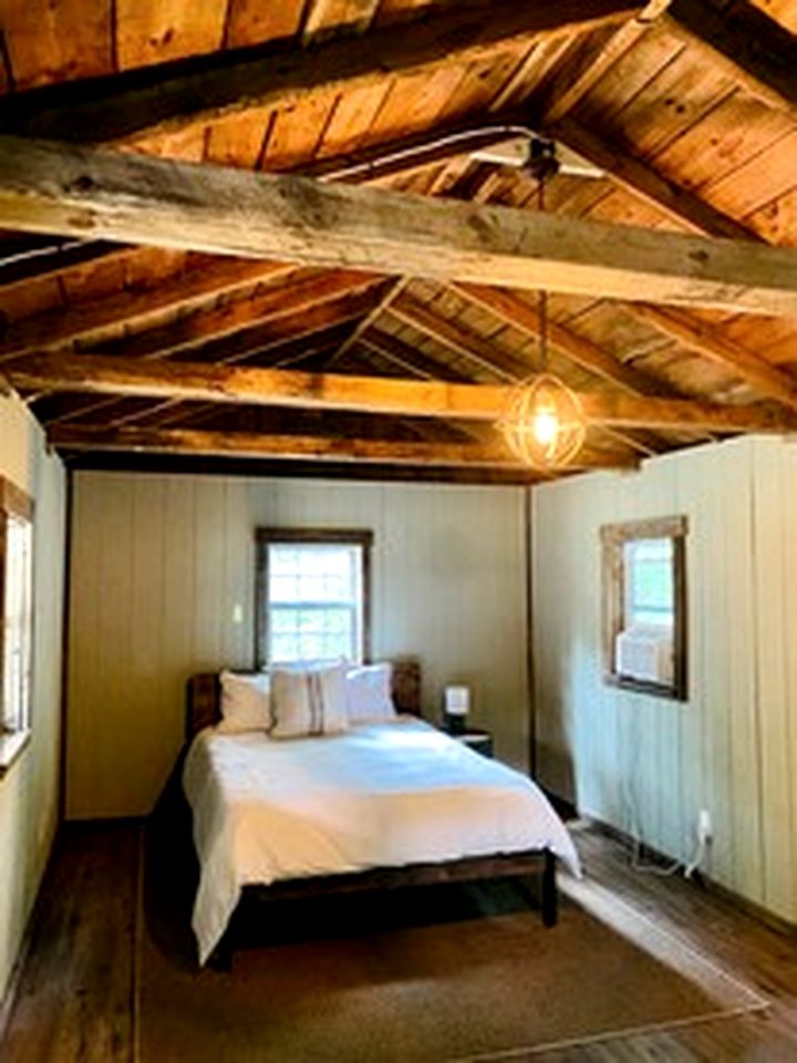 Cozy Cabin with Porch & Live Music Weekend Stay in Voluntown, Connecticut