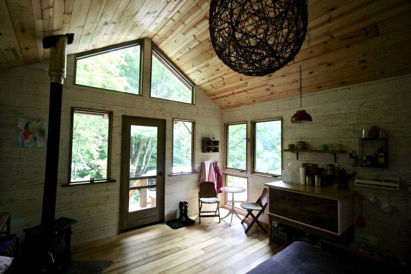 Off Grid Tiny Cabin Ideal for Couples in Burnsville, North Carolina