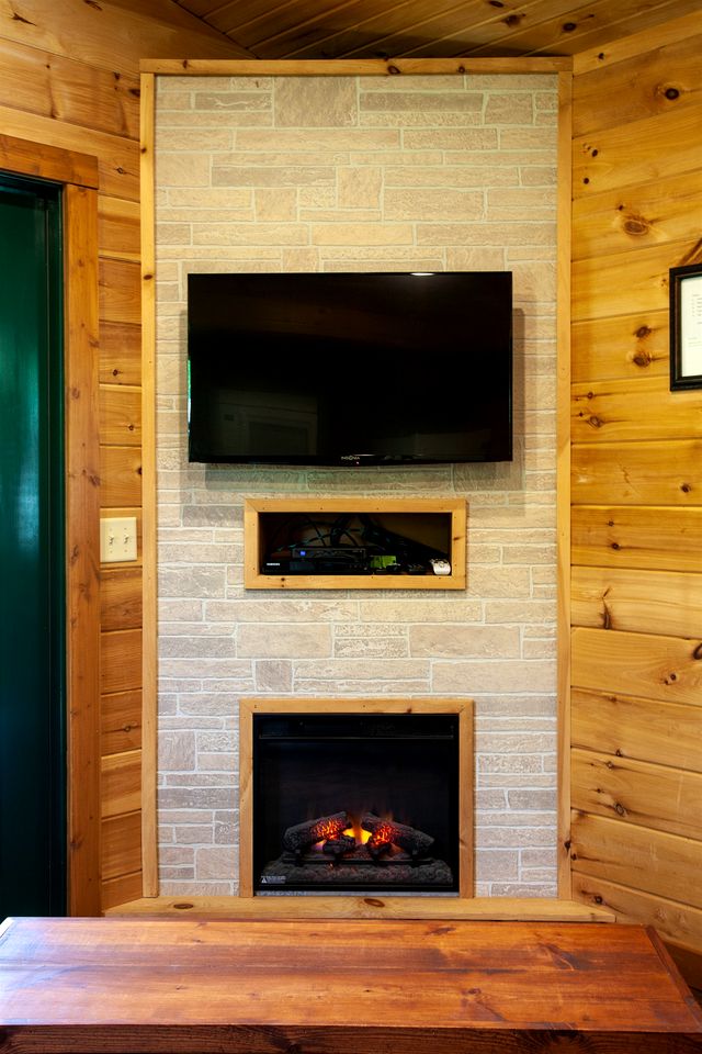 Fabulous Cabin with Hot-tub in Herod, Illinois