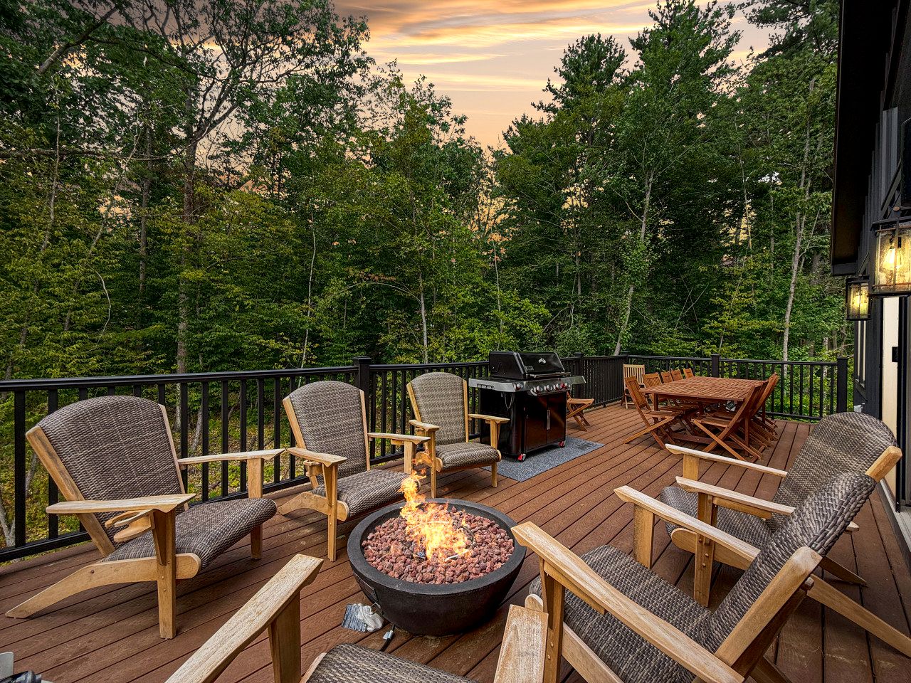 Fabulous Cottage with Games, Hot-tub and Great Sights in Intervale, New Hampshire