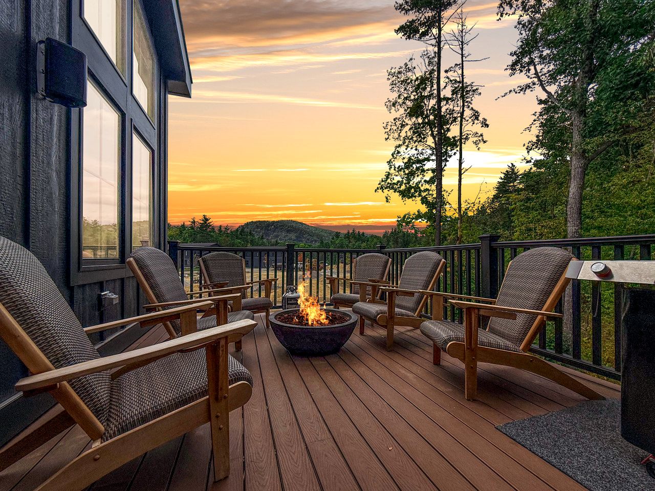 Fabulous Cottage with Games, Hot-tub and Great Sights in Intervale, New Hampshire