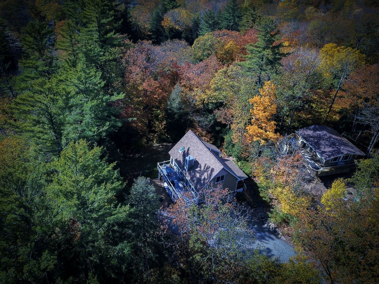 Fabulous Cottage Nestled in the Trees with River Sounds in Intervale, New Hampshire