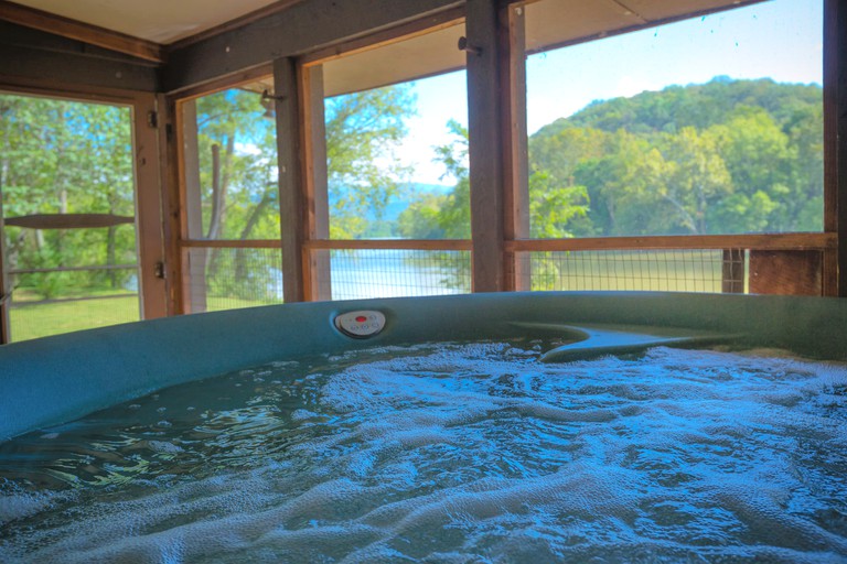 Chalet Place Cabins 20 PET FEE, Cabins 55363, Luray, United States of