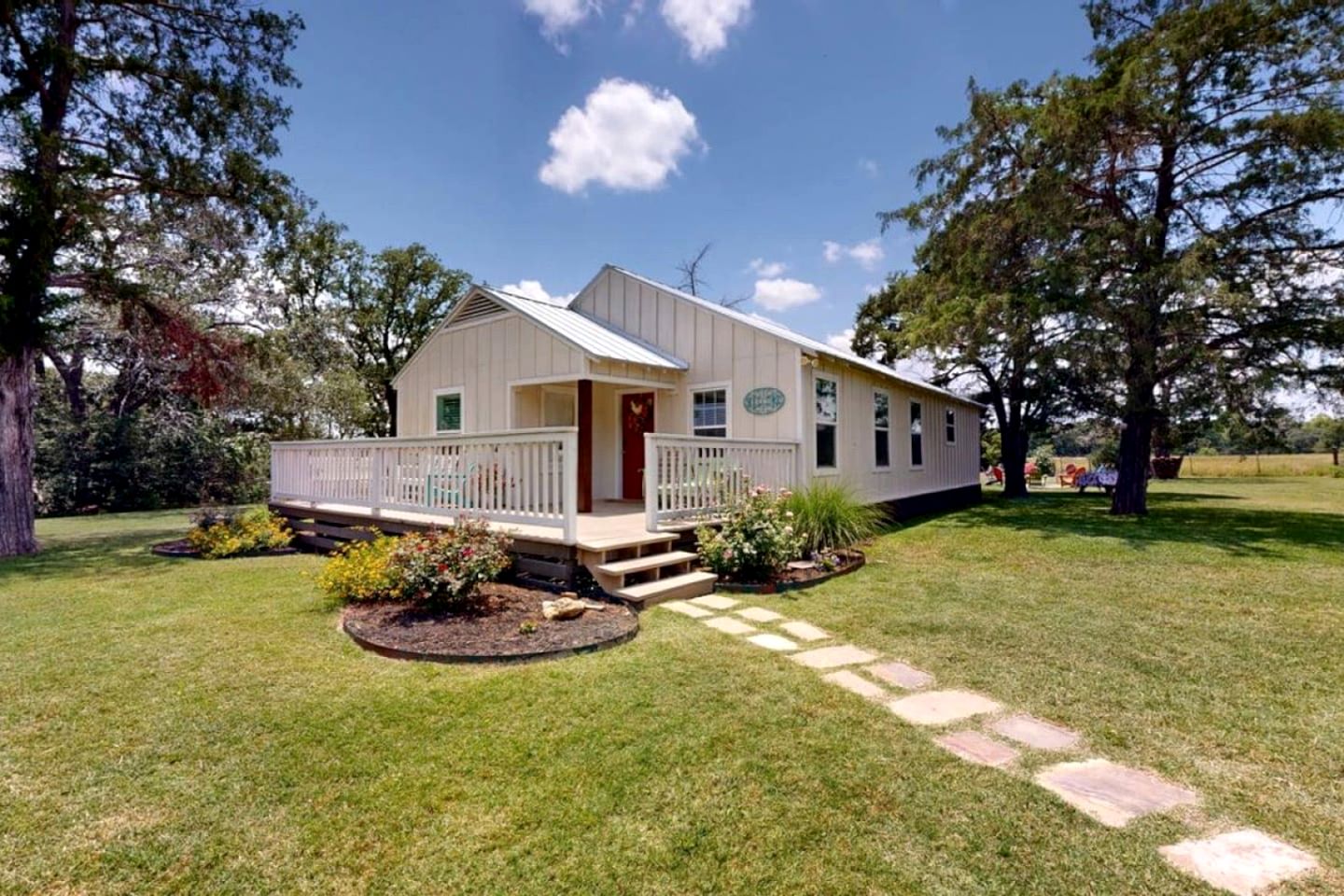 Rustic Texas Farmhouse Retreat in College Station, Texas – 8 Miles from Kyle Field