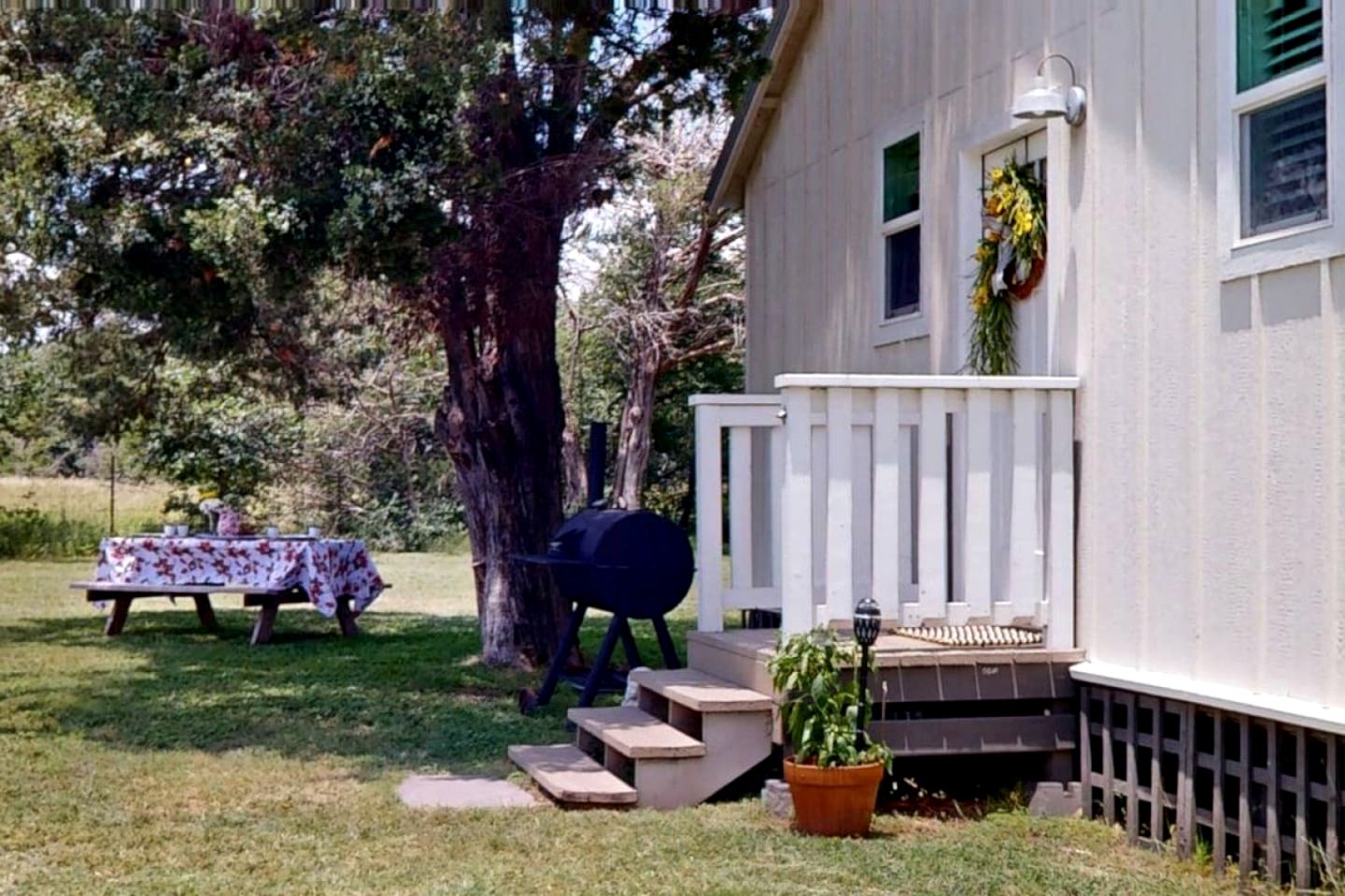 Rustic Texas Farmhouse Retreat in College Station, Texas – 8 Miles from Kyle Field
