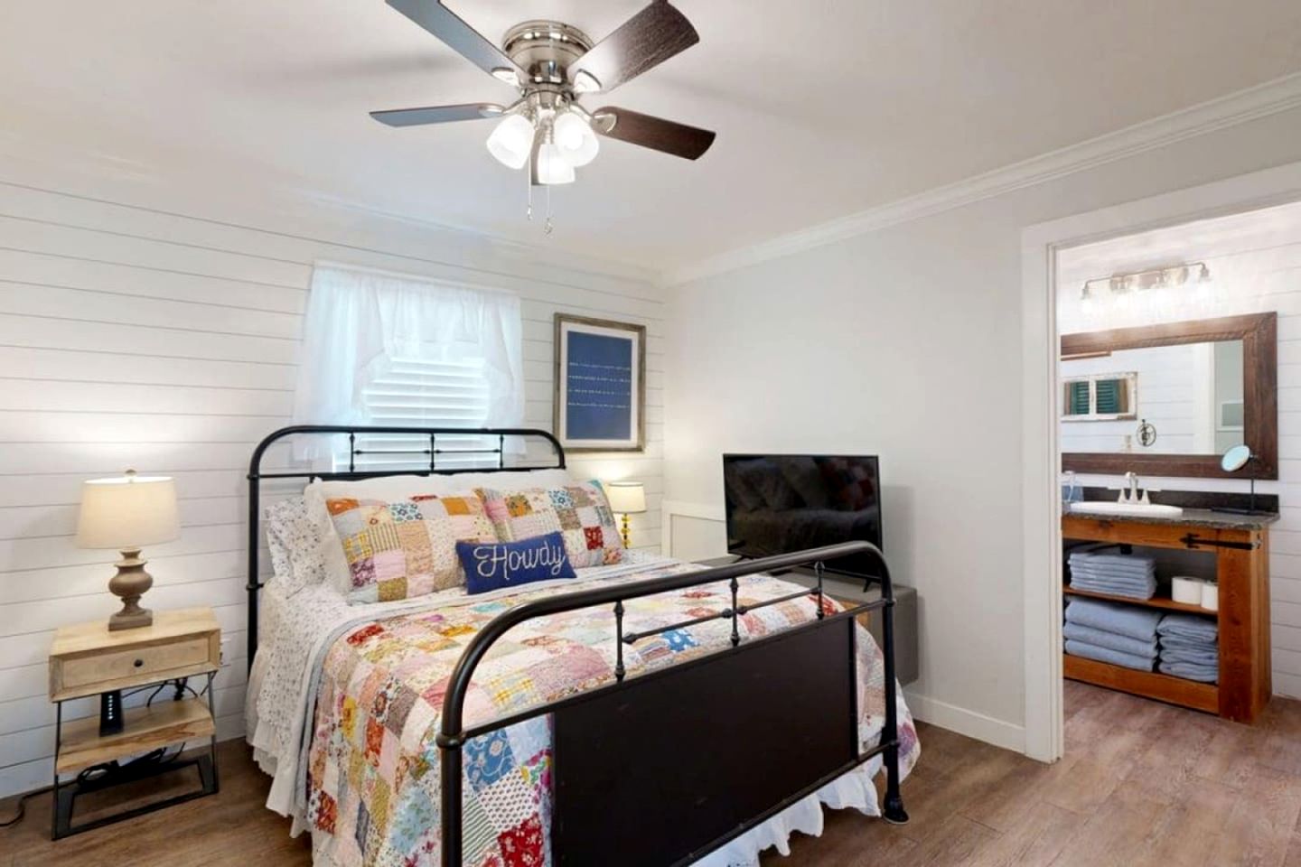 Rustic Texas Farmhouse Retreat in College Station, Texas – 8 Miles from Kyle Field