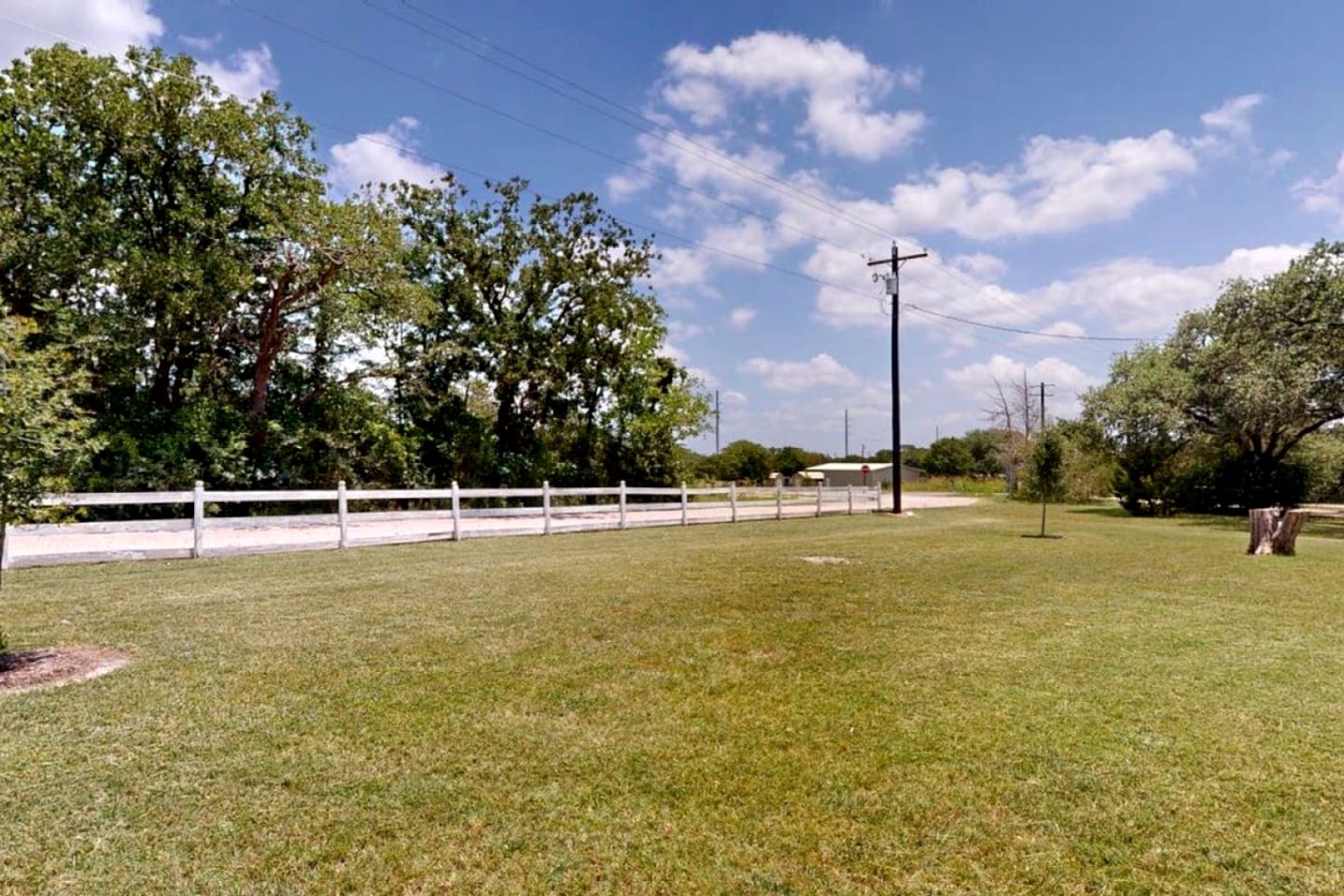 Rustic Texas Farmhouse Retreat in College Station, Texas – 8 Miles from Kyle Field