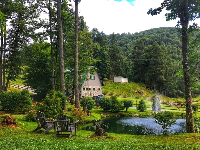 Barns (United States of America, Sugar Grove, North Carolina)