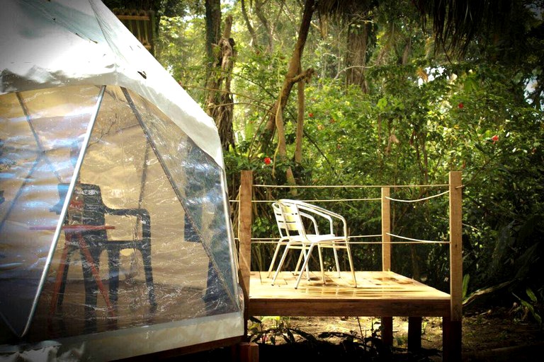 Bubbles & Domes (Limón, Limón, Costa Rica)