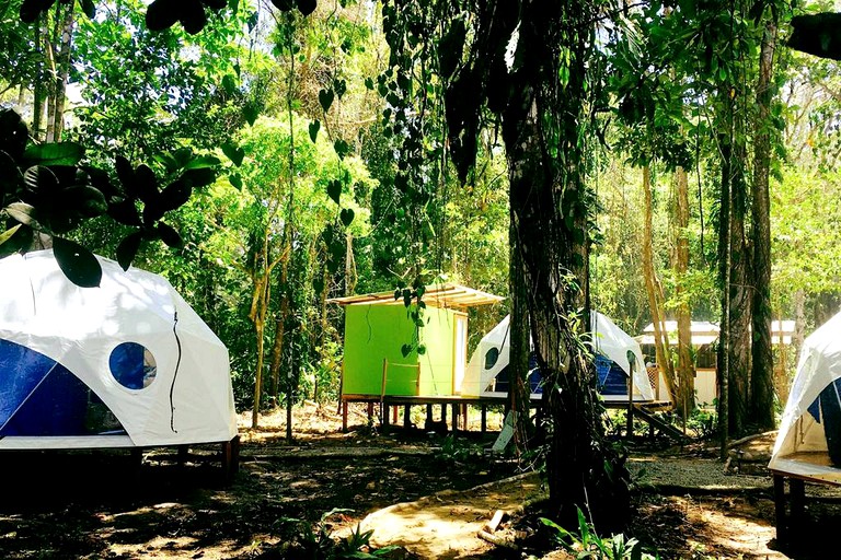 Bubbles & Domes (Limón, Limón, Costa Rica)