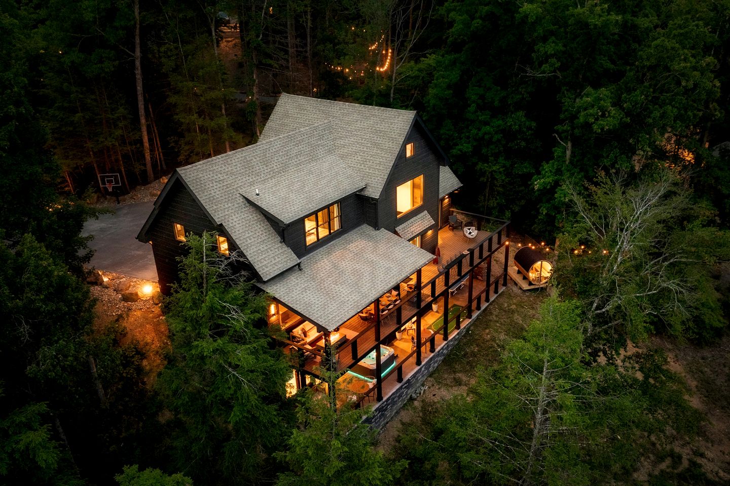 Luxurious Scandinavian Lodge • Indoor Pool, Sauna & Theater • Near Smoky Mountains • Sevierville, TN
