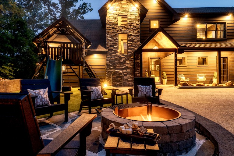Luxurious Scandinavian Lodge • Indoor Pool, Sauna & Theater • Near Smoky Mountains • Sevierville, TN