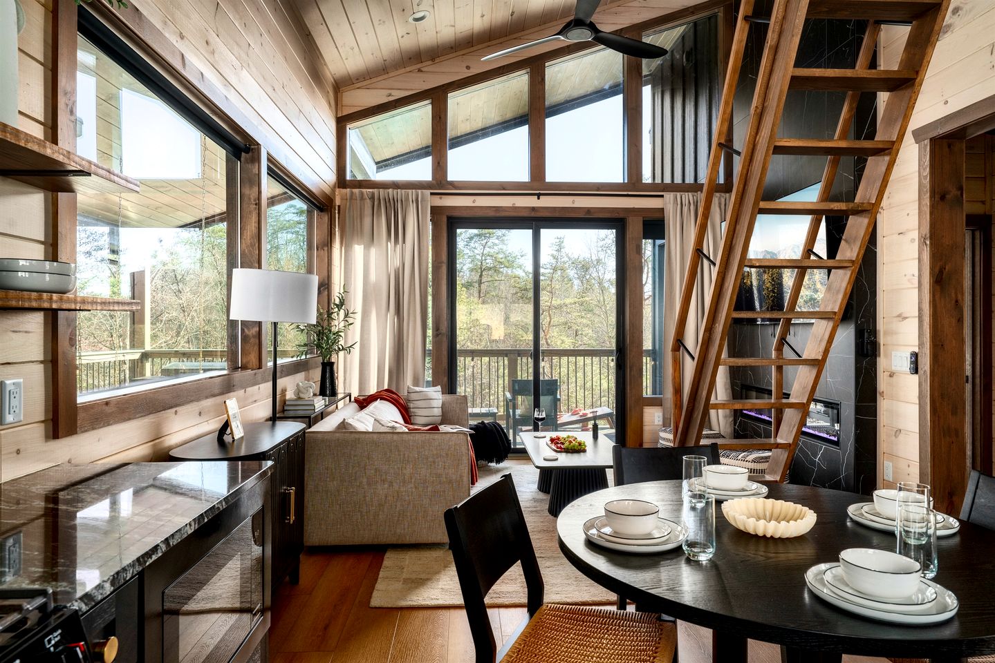 Romantic Luxury Cabin • Hot Tub & Sauna near Dollywood, Sevierville TN