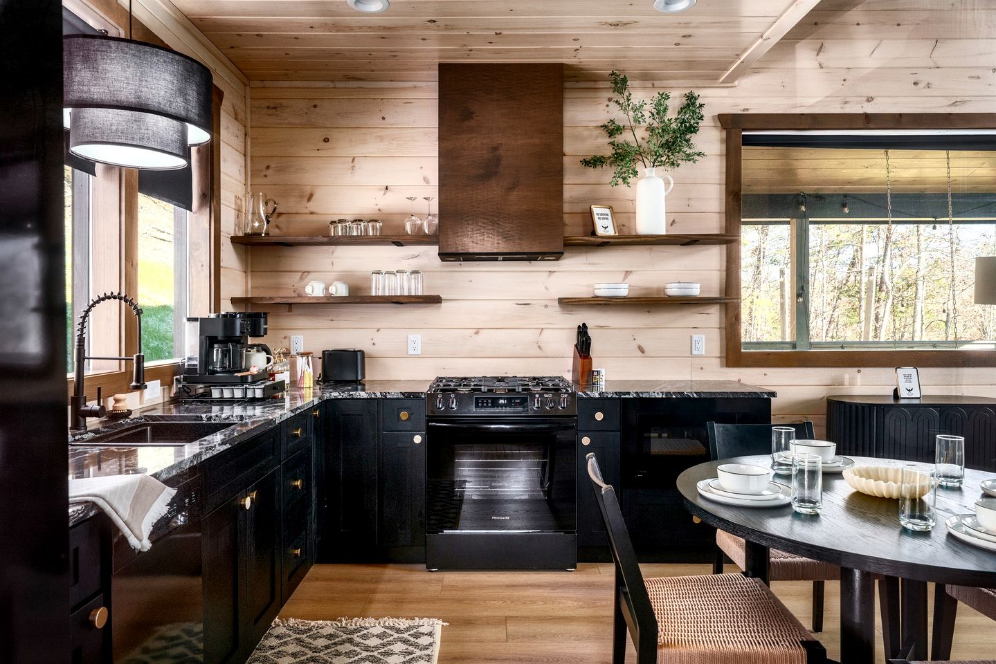 Romantic Luxury Cabin • Hot Tub & Sauna near Dollywood, Sevierville TN
