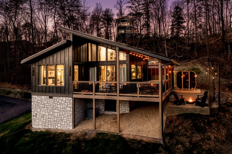 Romantic Luxury Cabin • Hot Tub & Sauna near Dollywood, Sevierville TN