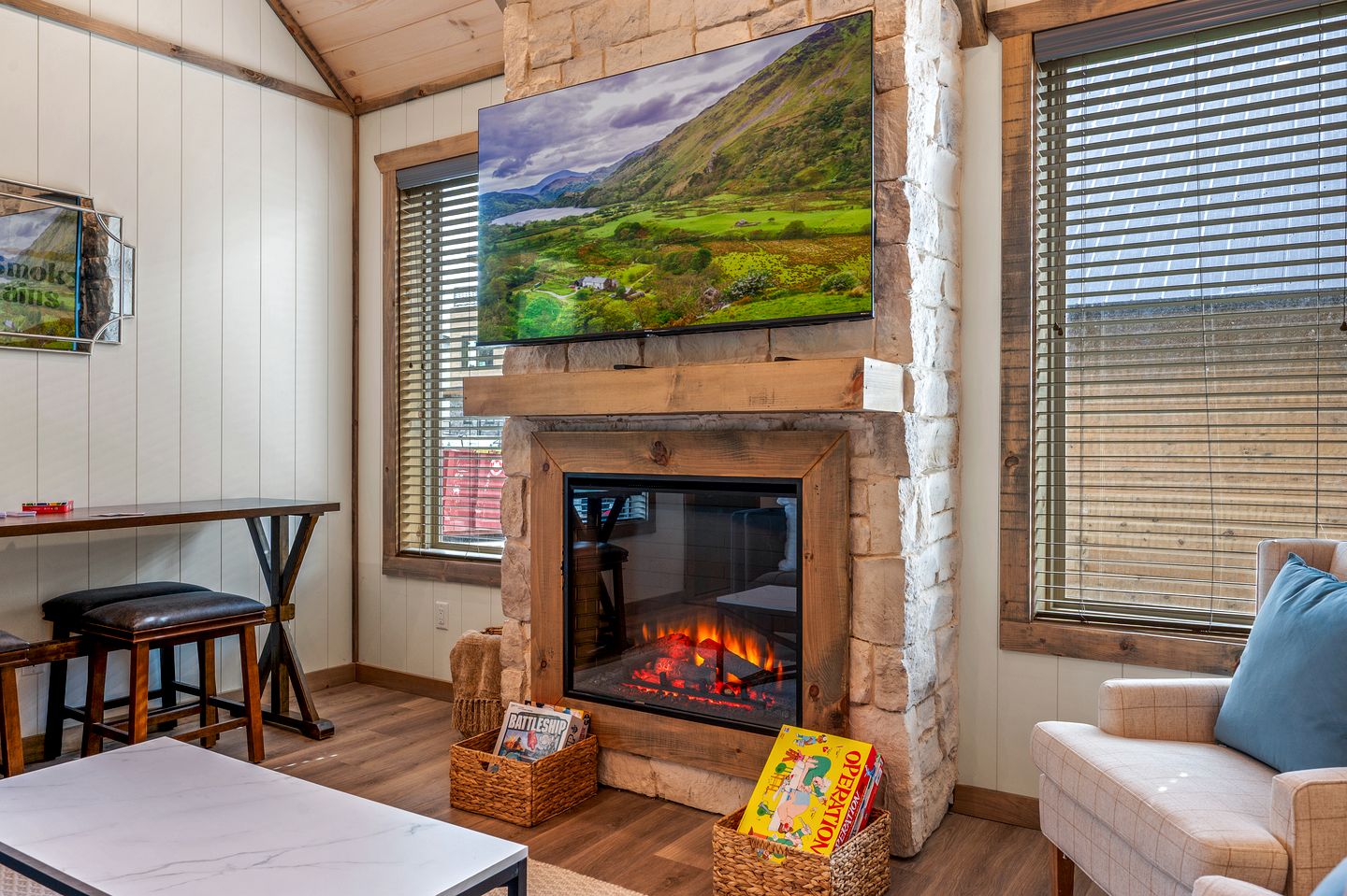 Cozy Mountain Cabin with Private Hot Tub Near Dollywood in Pigeon Forge, TN