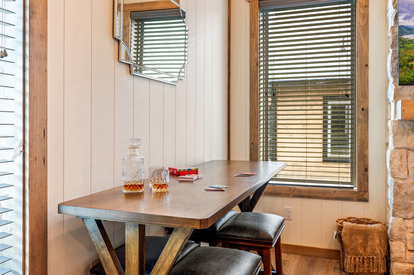 Cozy Mountain Cabin with Private Hot Tub Near Dollywood in Pigeon Forge, TN