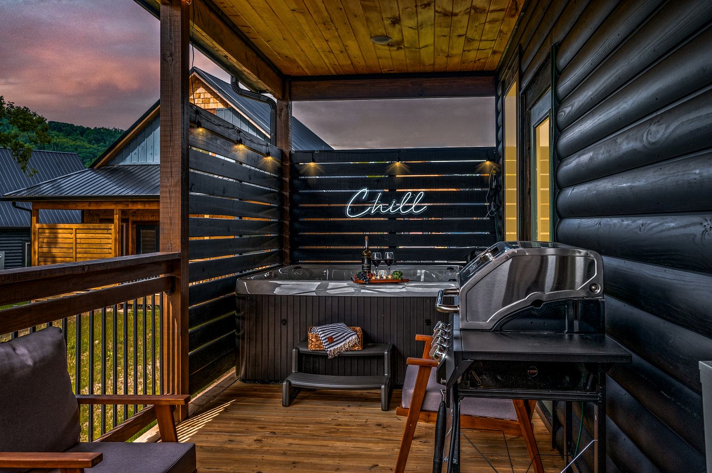 Cozy Mountain Cabin with Private Hot Tub Near Dollywood in Pigeon Forge, TN