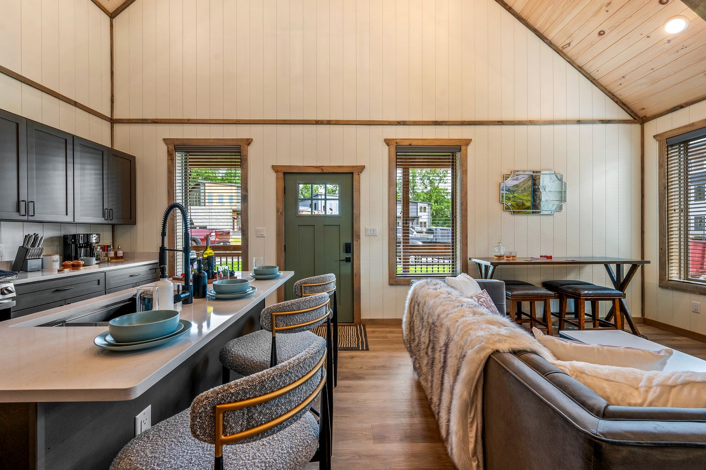 Cozy Mountain Cabin with Private Hot Tub Near Dollywood in Pigeon Forge, TN