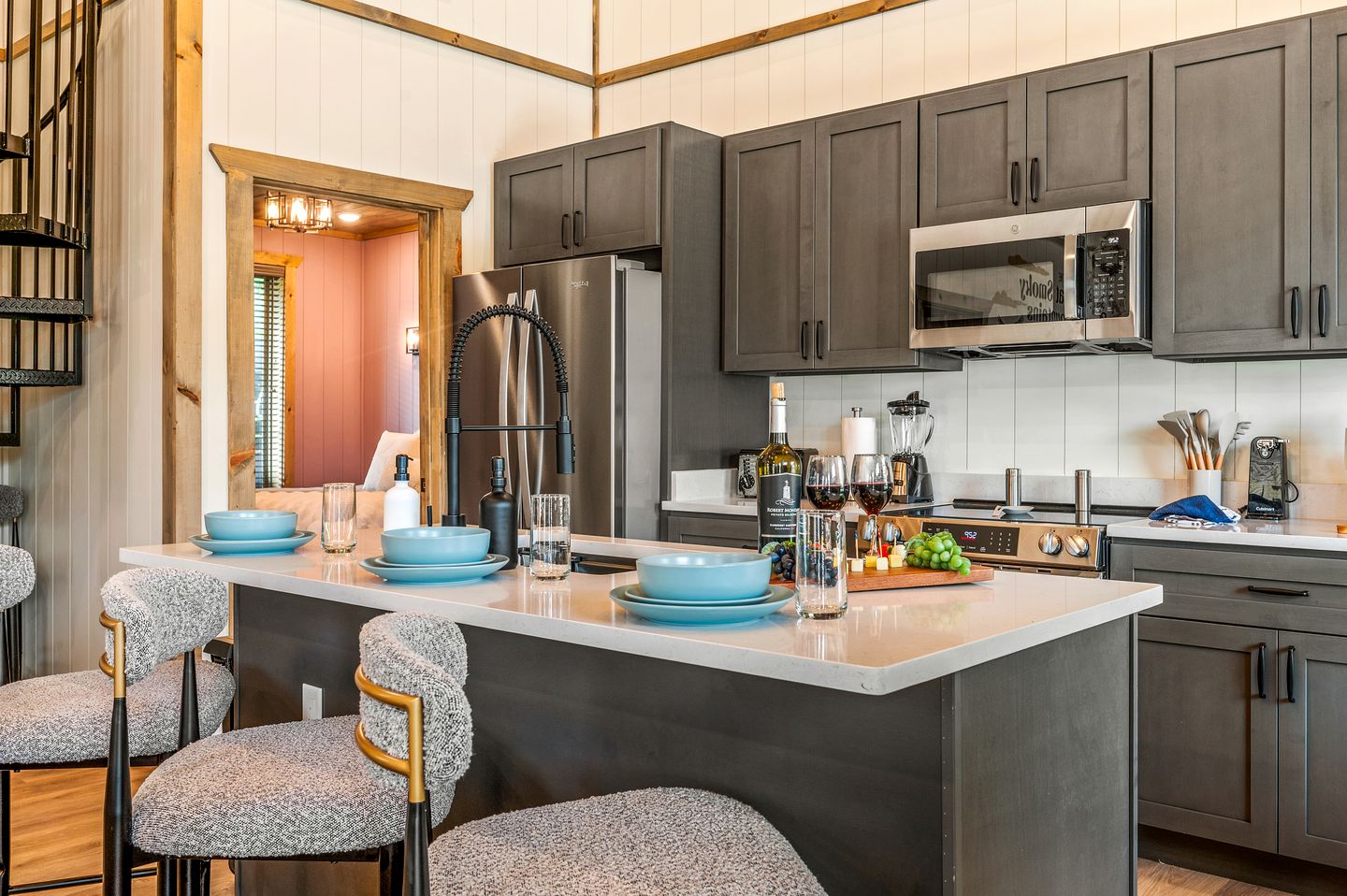 Cozy Mountain Cabin with Private Hot Tub Near Dollywood in Pigeon Forge, TN