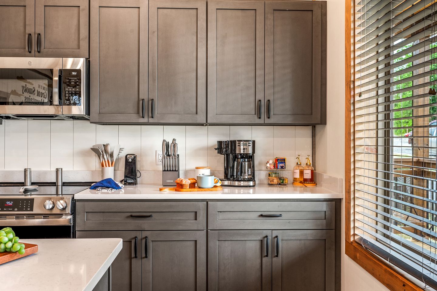 Cozy Mountain Cabin with Private Hot Tub Near Dollywood in Pigeon Forge, TN