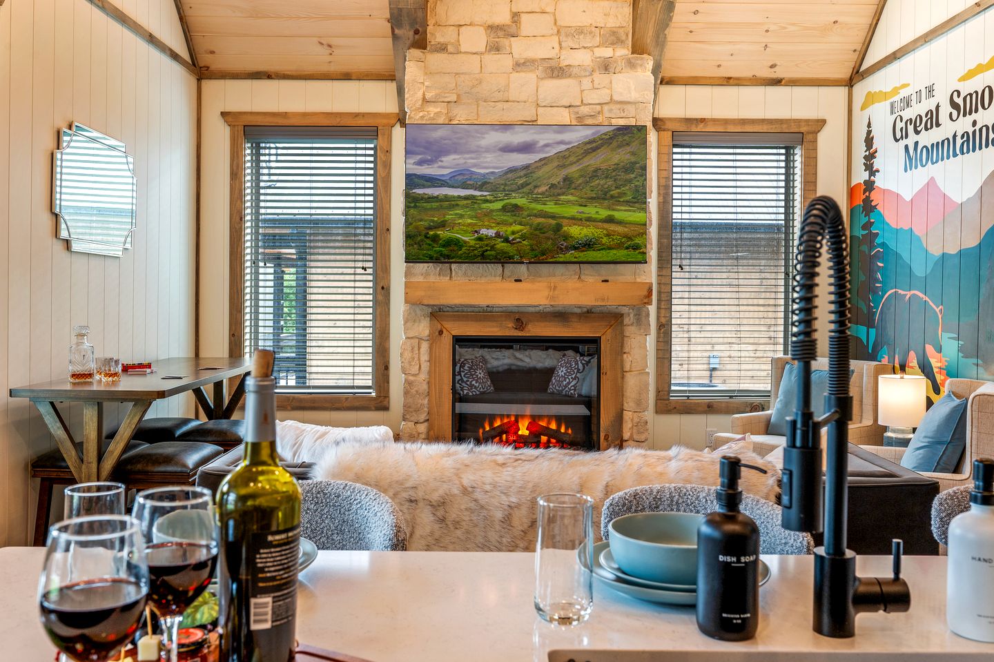 Cozy Mountain Cabin with Private Hot Tub Near Dollywood in Pigeon Forge, TN