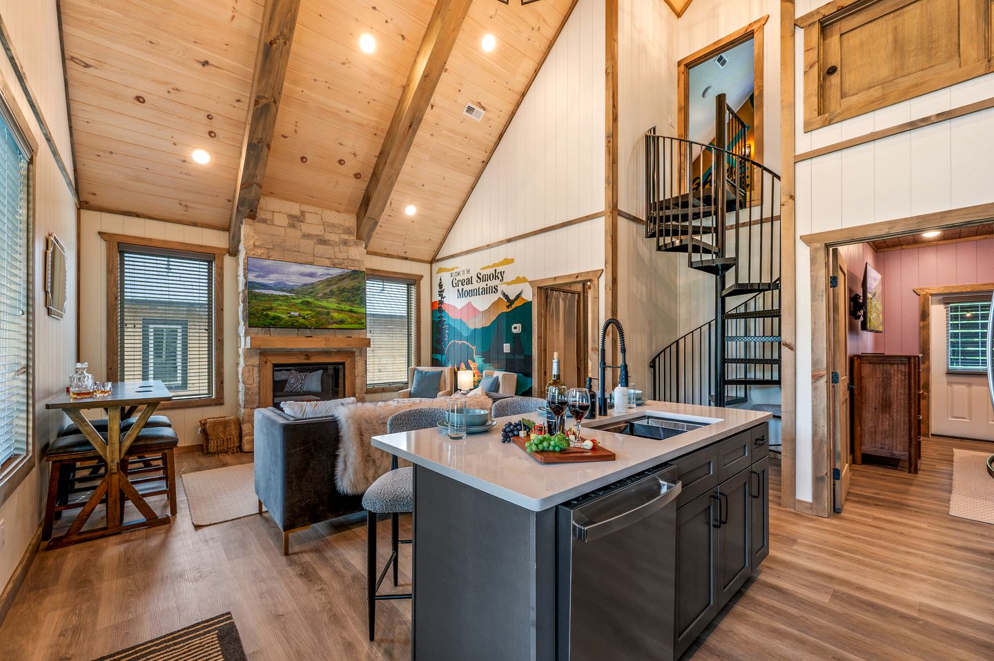 Cozy Mountain Cabin with Private Hot Tub Near Dollywood in Pigeon Forge, TN