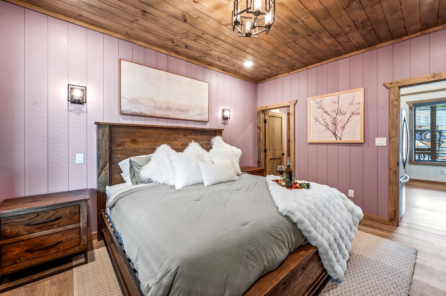 Cozy Mountain Cabin with Private Hot Tub Near Dollywood in Pigeon Forge, TN