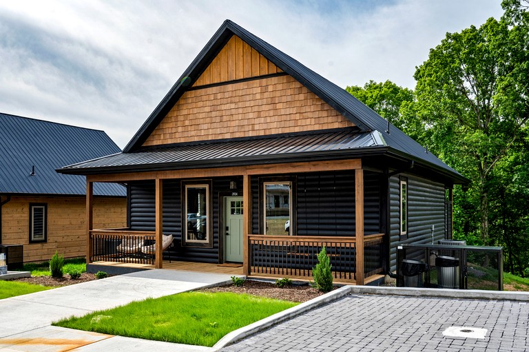 Cozy Mountain Cabin with Private Hot Tub Near Dollywood in Pigeon Forge, TN