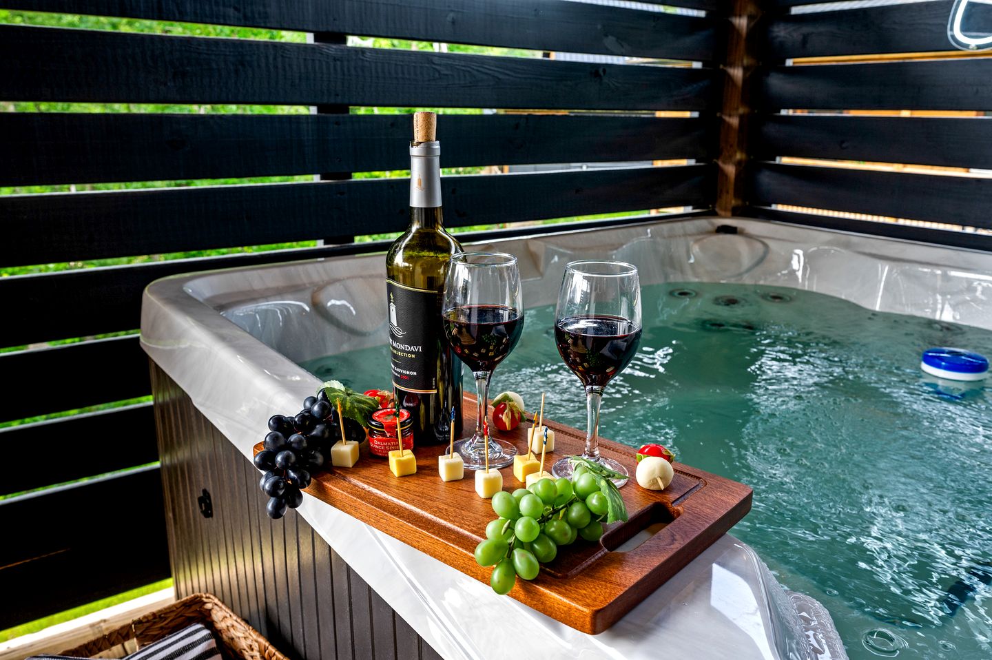 Cozy Mountain Cabin with Private Hot Tub Near Dollywood in Pigeon Forge, TN