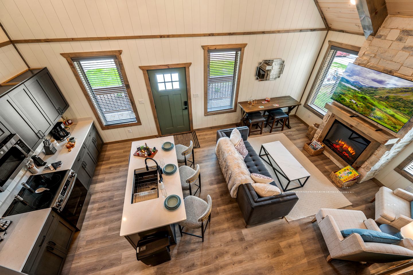 Cozy Mountain Cabin with Private Hot Tub Near Dollywood in Pigeon Forge, TN