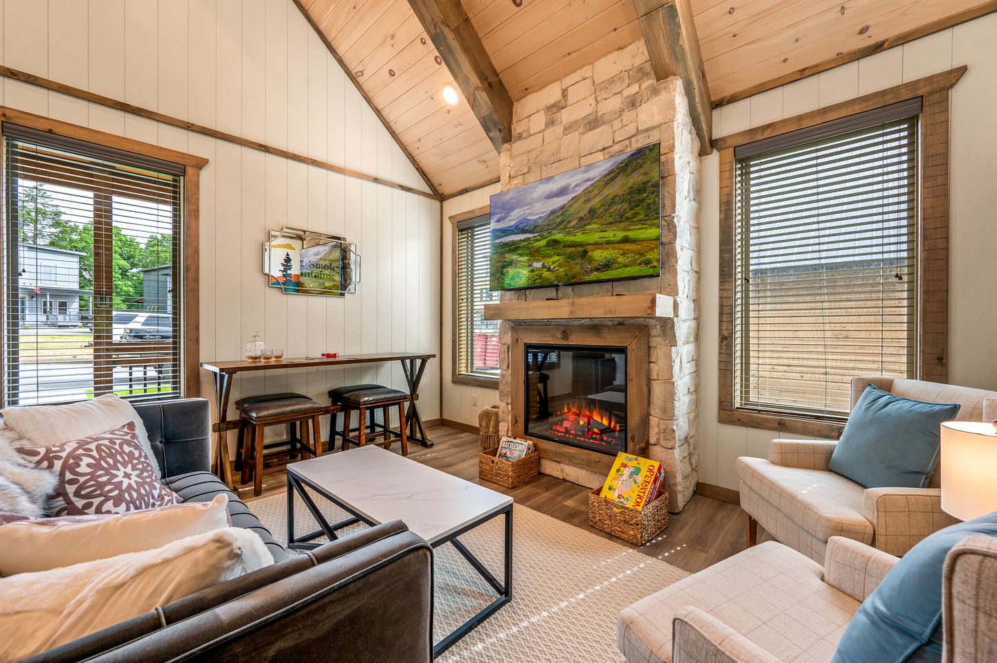 Cozy Mountain Cabin with Private Hot Tub Near Dollywood in Pigeon Forge, TN